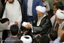 مراسم عمامه‌گذاری طلاب در سالروز ولادت حضرت علی(ع) - قم‎