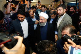 ثبت نام روحانی در انتخابات ریاست جمهوری