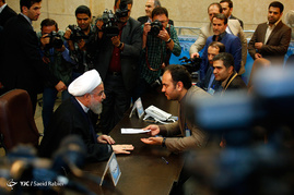 ثبت نام روحانی در انتخابات ریاست جمهوری