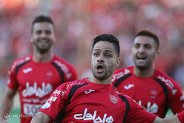 دیدار تیم های فوتبال پرسپولیس و پدیده