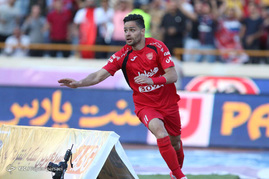 دیدار تیم های فوتبال پرسپولیس و پدیده