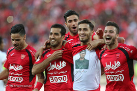 دیدار تیم های فوتبال پرسپولیس و پدیده