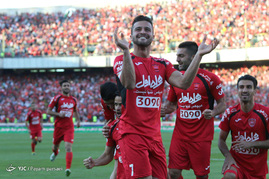 دیدار تیم های فوتبال پرسپولیس و پدیده