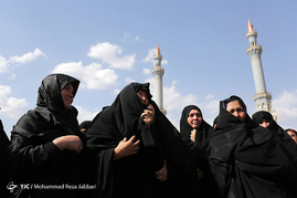 تشییع پیکر هفت شهید مدافع حرم در قم