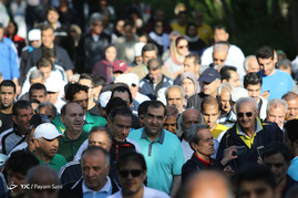 پیاده روی خانوادگی در اولین روز از هفته سلامت