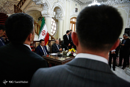 دیدار علی لاریجانی با رئیس مجلس قرقیزستان