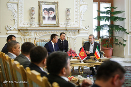 دیدار علی لاریجانی با رئیس مجلس قرقیزستان