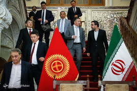 دیدار علی لاریجانی با رئیس مجلس قرقیزستان