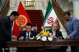 دیدار علی لاریجانی با رئیس مجلس قرقیزستان