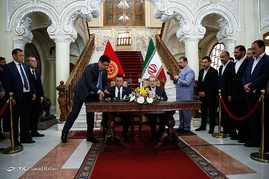 دیدار علی لاریجانی با رئیس مجلس قرقیزستان