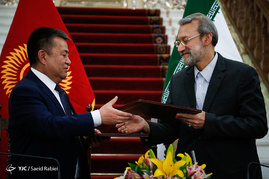 دیدار علی لاریجانی با رئیس مجلس قرقیزستان