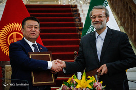 دیدار علی لاریجانی با رئیس مجلس قرقیزستان