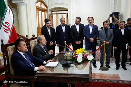 دیدار علی لاریجانی با رئیس مجلس قرقیزستان