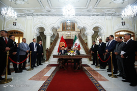 دیدار علی لاریجانی با رئیس مجلس قرقیزستان