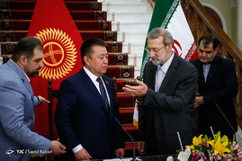 دیدار علی لاریجانی با رئیس مجلس قرقیزستان