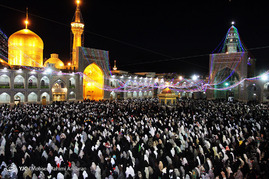 چراغانی و آذین بندی حرم امام رضا(ع) در شب مبعث حضرت محمد(ص)