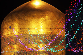 چراغانی و آذین بندی حرم امام رضا(ع) در شب مبعث حضرت محمد(ص)