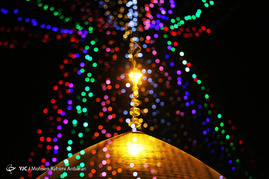 چراغانی و آذین بندی حرم امام رضا(ع) در شب مبعث حضرت محمد(ص)