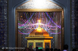 چراغانی و آذین بندی حرم امام رضا(ع) در شب مبعث حضرت محمد(ص)