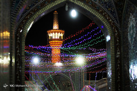 چراغانی و آذین بندی حرم امام رضا(ع) در شب مبعث حضرت محمد(ص)