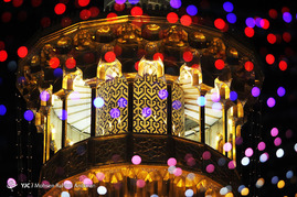 چراغانی و آذین بندی حرم امام رضا(ع) در شب مبعث حضرت محمد(ص)