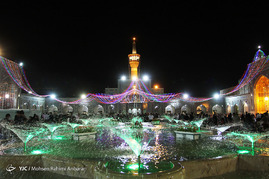 چراغانی و آذین بندی حرم امام رضا(ع) در شب مبعث حضرت محمد(ص)
