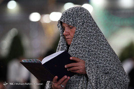 چراغانی و آذین بندی حرم امام رضا(ع) در شب مبعث حضرت محمد(ص)