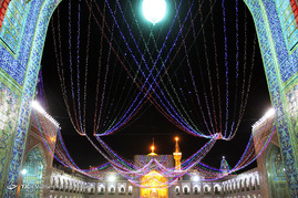 چراغانی و آذین بندی حرم امام رضا(ع) در شب مبعث حضرت محمد(ص)