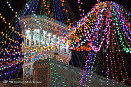چراغانی و آذین بندی حرم امام رضا(ع) در شب مبعث حضرت محمد(ص)