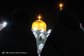 چراغانی و آذین بندی حرم امام رضا(ع) در شب مبعث حضرت محمد(ص)
