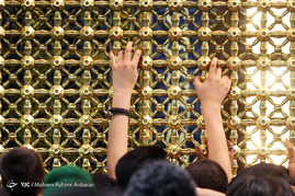 چراغانی و آذین بندی حرم امام رضا(ع) در شب مبعث حضرت محمد(ص)