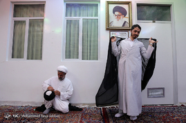 مراسم عمامه گذاری طلاب توسط آیت الله صافی گلپایگانی‎ - قم