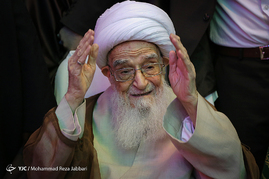 مراسم عمامه گذاری طلاب توسط آیت الله صافی گلپایگانی‎ - قم