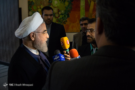 پشت صحنه ضبط برنامه حسن روحانی نامزد انتخابات ریاست جمهوری