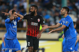 دیدار تیم های فوتبال استقلال و الاهلی امارات