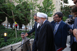 پشت صحنه ضبط برنامه حسن روحانی نامزد انتخابات ریاست جمهوری