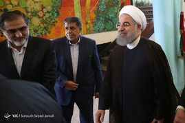 پشت صحنه ضبط برنامه حسن روحانی نامزد انتخابات ریاست جمهوری