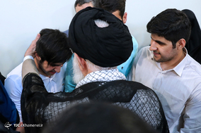 دیدار نویسنده و راوی کتاب «فرنگیس» با رهبر معظم انقلاب