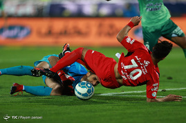 دیدار تیم های فوتبال پرسپولیس و ذوب آهن