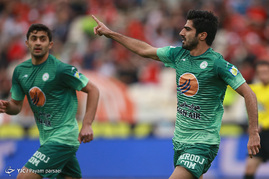دیدار تیم های فوتبال پرسپولیس و ذوب آهن