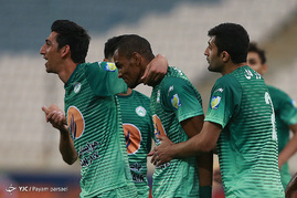دیدار تیم های فوتبال پرسپولیس و ذوب آهن