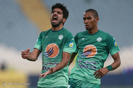 دیدار تیم های فوتبال پرسپولیس و ذوب آهن