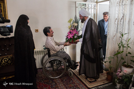عیادت نماینده مقام معظم رهبری از جانبازان