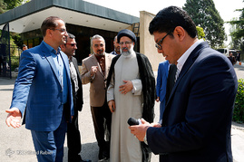 پشت صحنه ضبط برنامه ابراهیم رئیسی نامزد انتخابات ریاست جمهوری در شبکه خبر