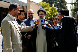 پشت صحنه ضبط برنامه ابراهیم رئیسی نامزد انتخابات ریاست جمهوری در شبکه خبر