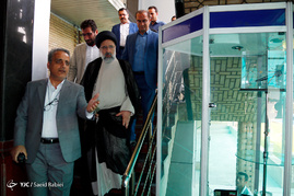 پشت صحنه ضبط برنامه ابراهیم رئیسی نامزد انتخابات ریاست جمهوری در شبکه خبر
