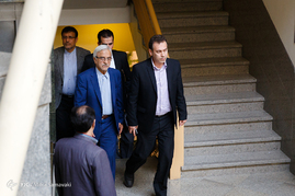 پشت صحنه ضبط برنامه رادیویی مصطفی هاشمی طبا نامزد انتخابات ریاست جمهوری