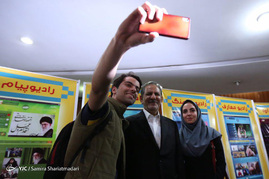 پشت صحنه ضبط برنامه اسحاق جهانگیری نامزد انتخابات ریاست جمهوری