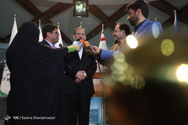 پشت صحنه ضبط برنامه اسحاق جهانگیری نامزد انتخابات ریاست جمهوری