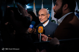 پشت صحنه ضبط برنامه رادیویی سید مصطفی میرسلیم نامزد انتخابات ریاست جمهوری